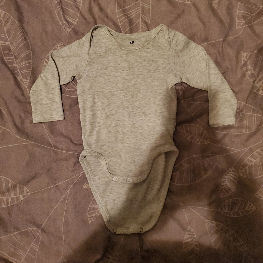 (6/$18) 6-9m H&M Grey Onesie